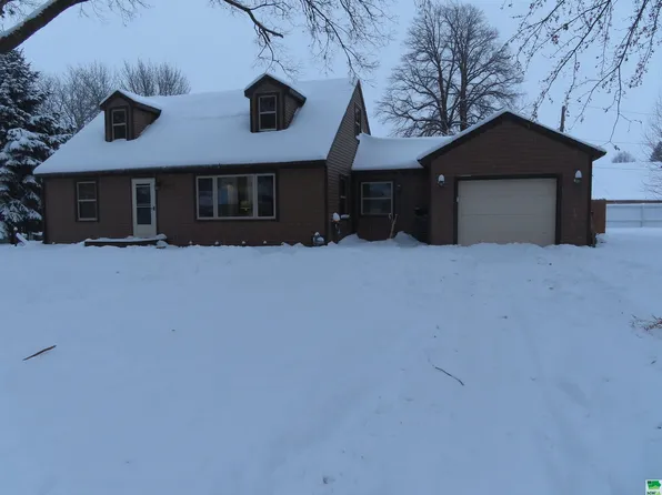 1317 14th St, Hawarden, IA 51023