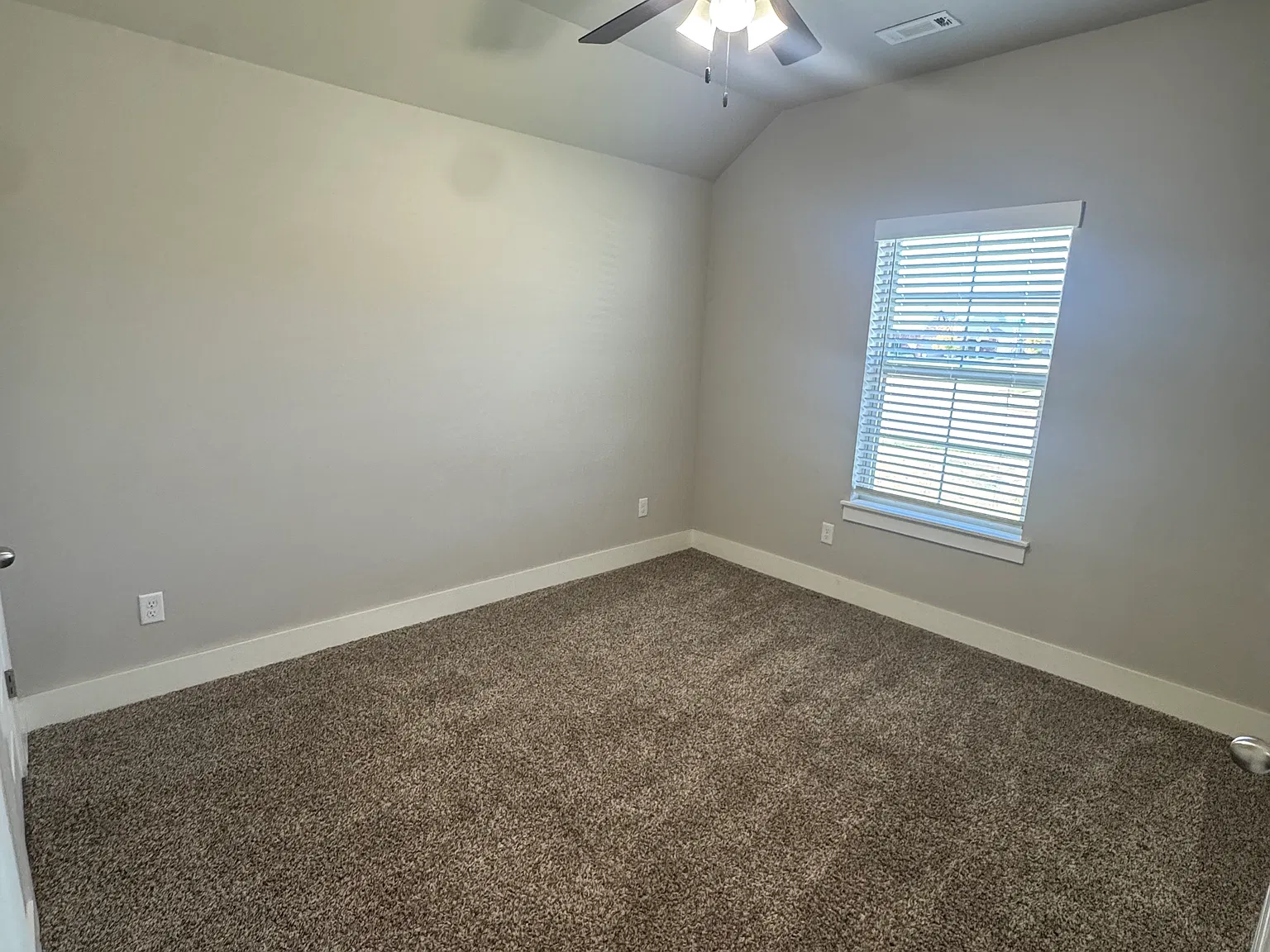 4 bed, 1841 sqft, $2,100 — Photo 3
