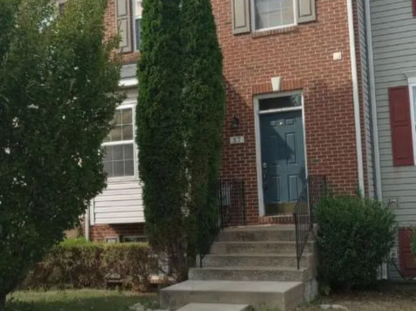 37 Scarboro Dr, Bunker Hill, WV 25413