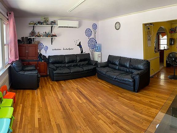 2nd image of 52 Willow St