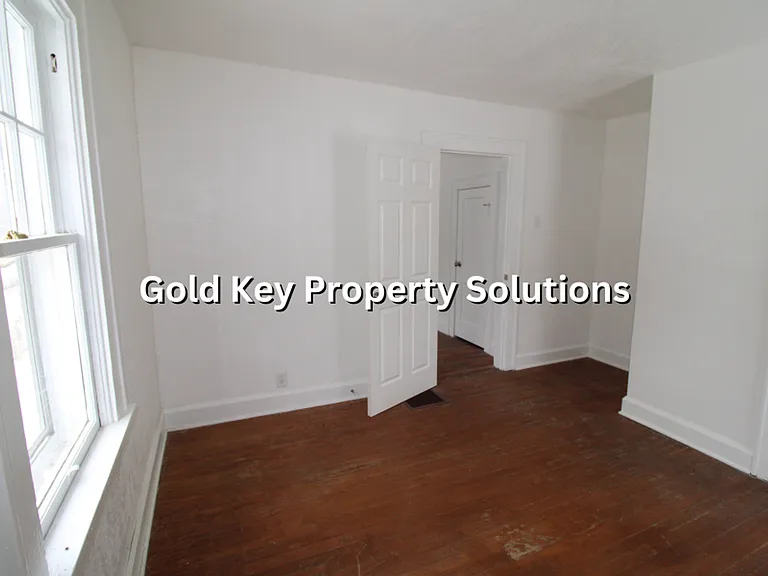 605 W 10th St — Photo 15
