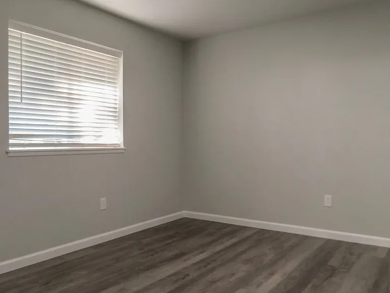 880 N Pershing St — Photo 8