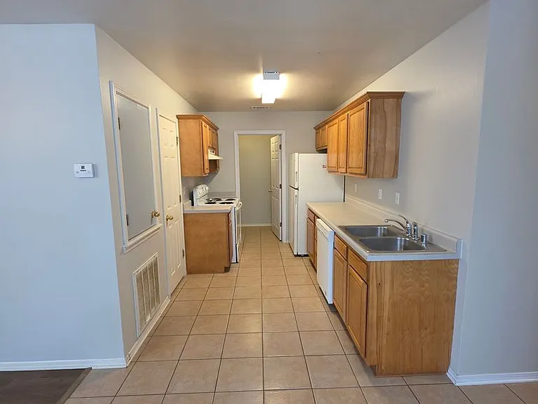 106 Willow Creek Dr — Photo 5