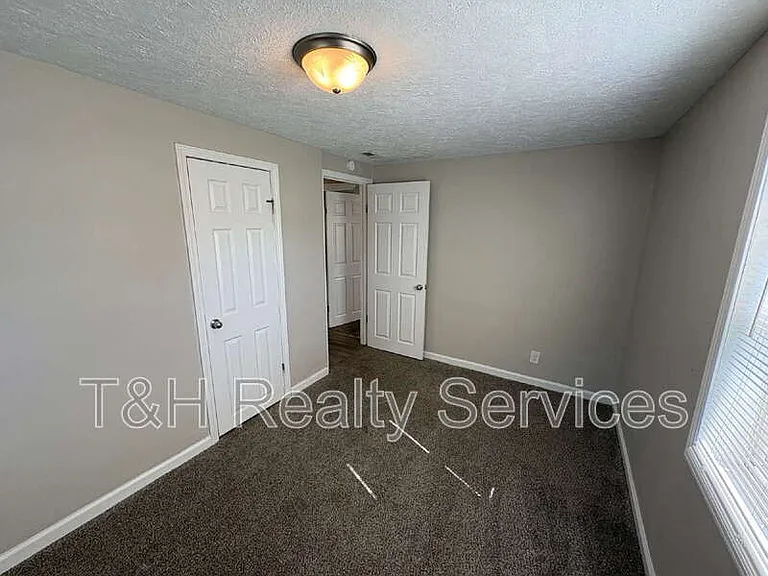 220 Walker St — Photo 12