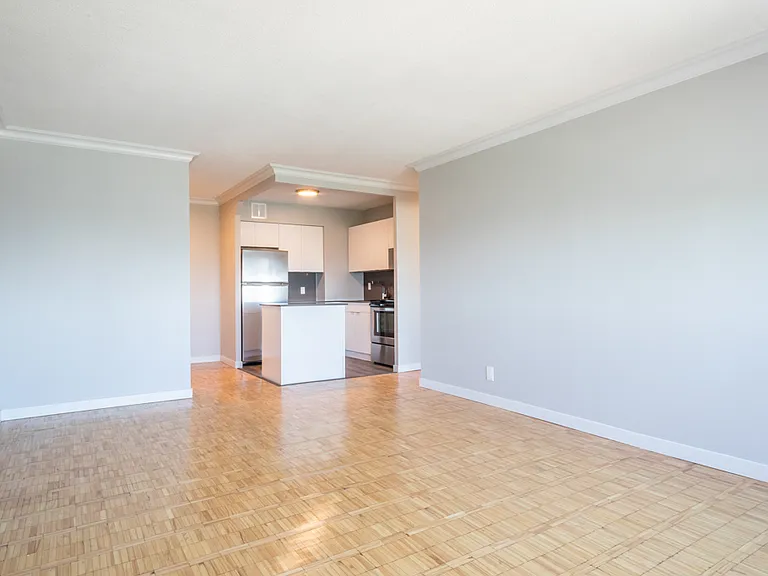 88 Bloor St E — Photo 12