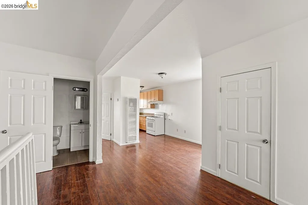 3 bed, 900 sqft, $2,495 — Photo 1