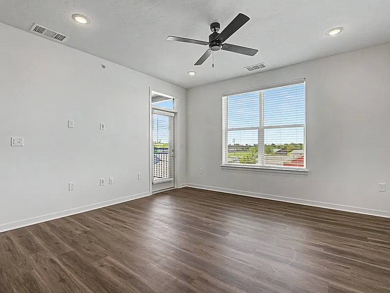 The Logan Luxury Apartments — Photo 17