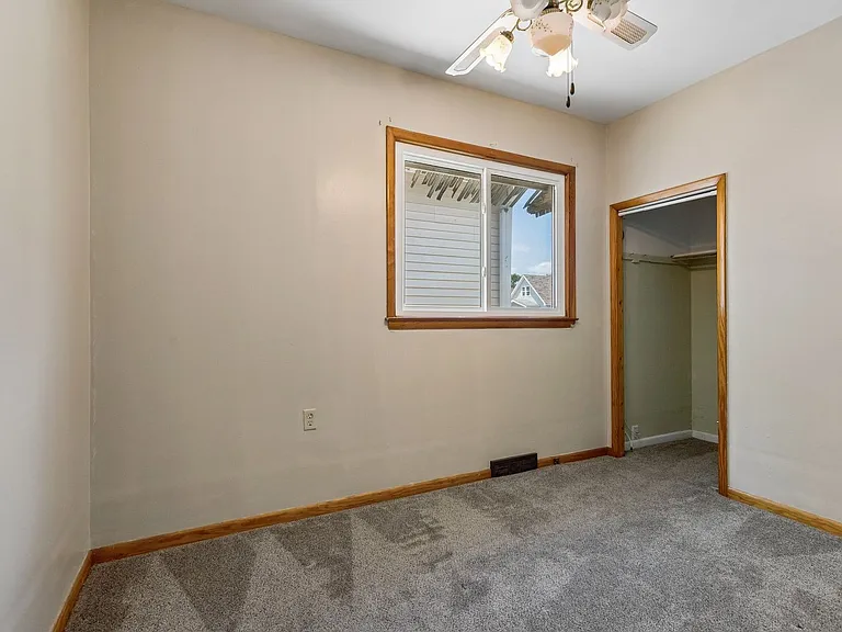 405 William St — Photo 11