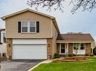 944 Wilma Ln, Elk Grove Village, IL 60007