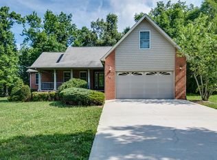 53 Raquet Club Dr, Crossville, TN 38571