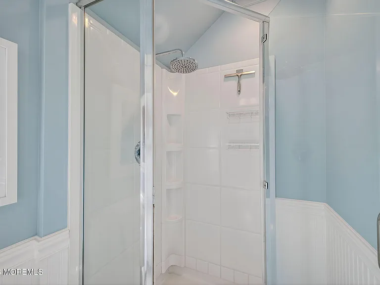 403 Sewall Ave — Photo 14