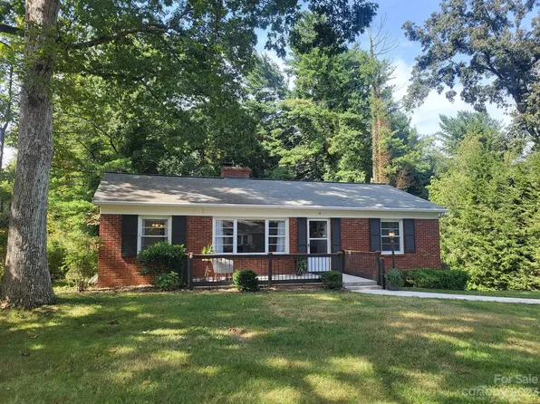 15 Lynnstone Ct, Asheville, NC 28805