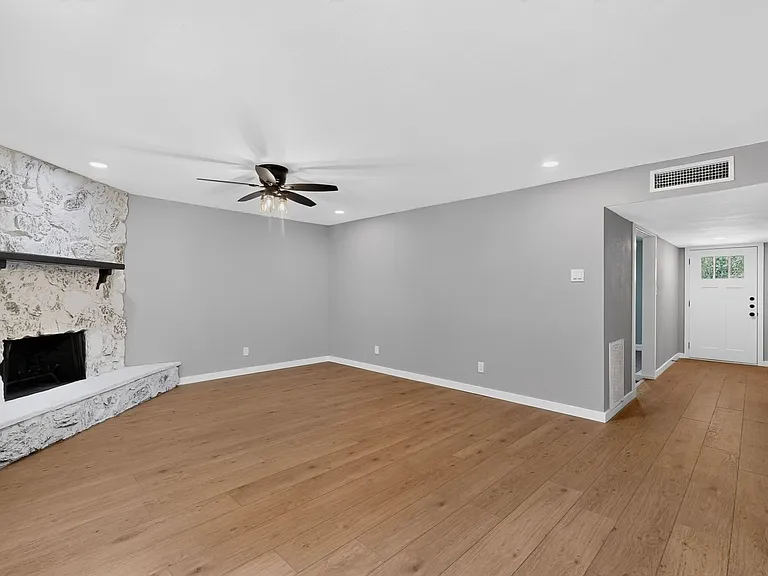 1004 Cross Bend Rd — Photo 10