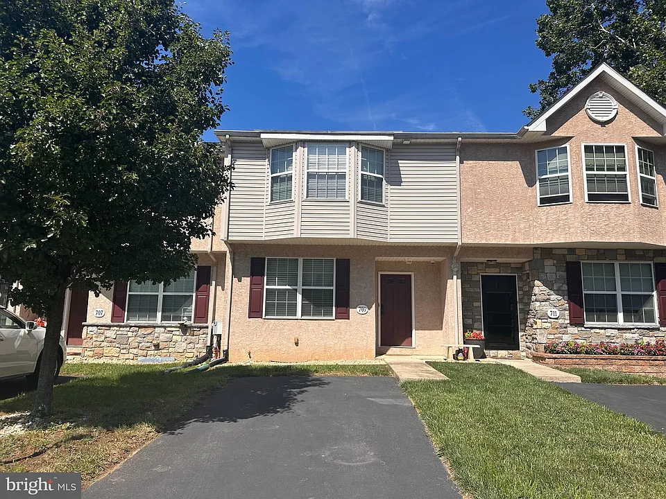709 E Elm St