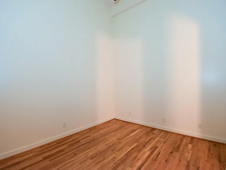 915 Franklin St #2H — Photo 13