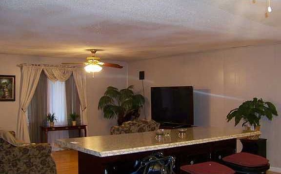5th image of 382 Marion Dr