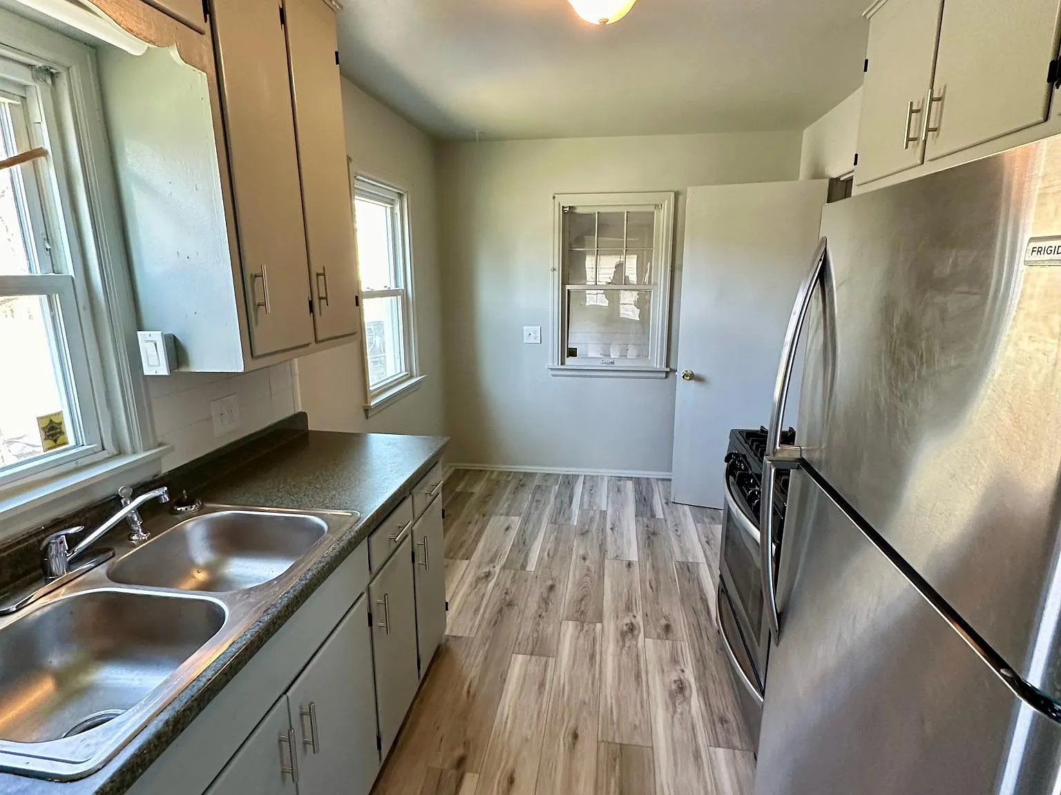 1726 Roosevelt Cir — Photo 2