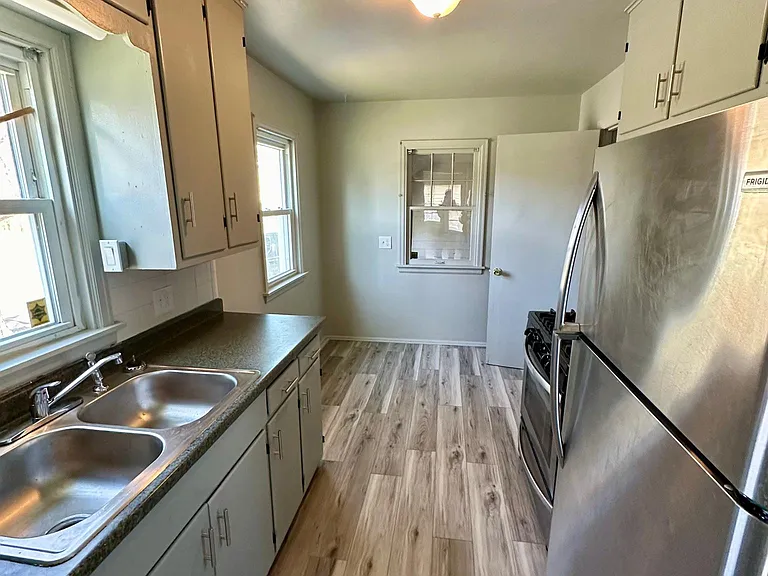 1726 Roosevelt Cir — Photo 2