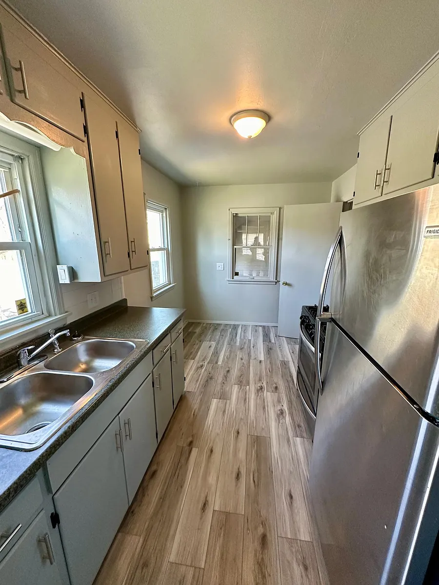 Building Photo - 1726 Roosevelt Cir