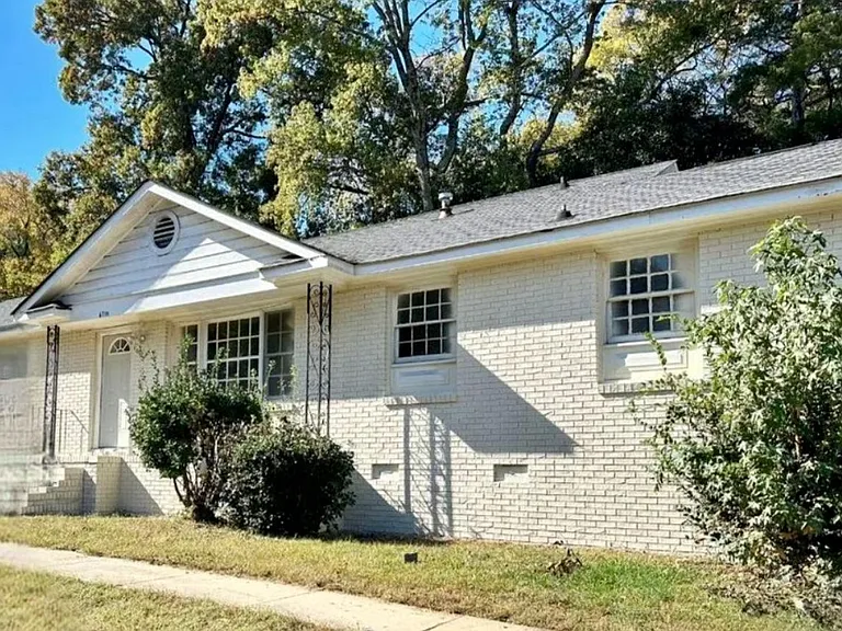6710 Woodstream Dr — Photo 2