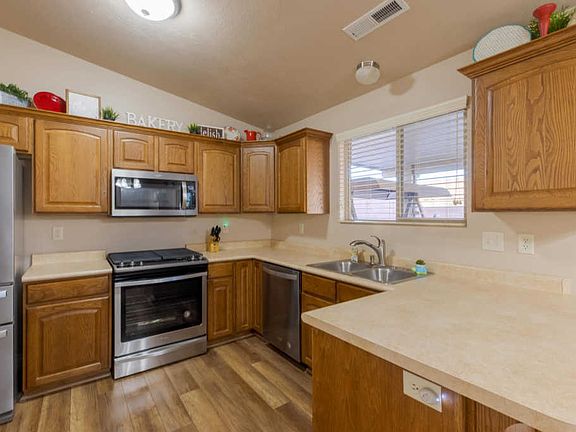 5th image of 1016 N Catalpa Dr