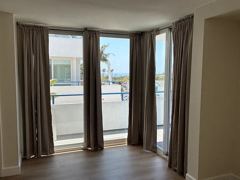 Dual expansive patio doors lead to wrap around balcony with Ocean and Lantern District views.