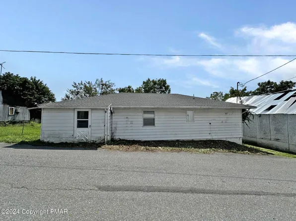 44 E Apple St, Ringtown, PA 17967