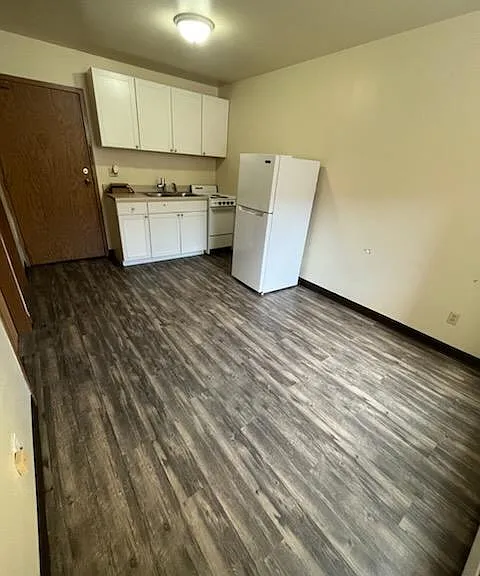 20 Forest Ave — Photo 5