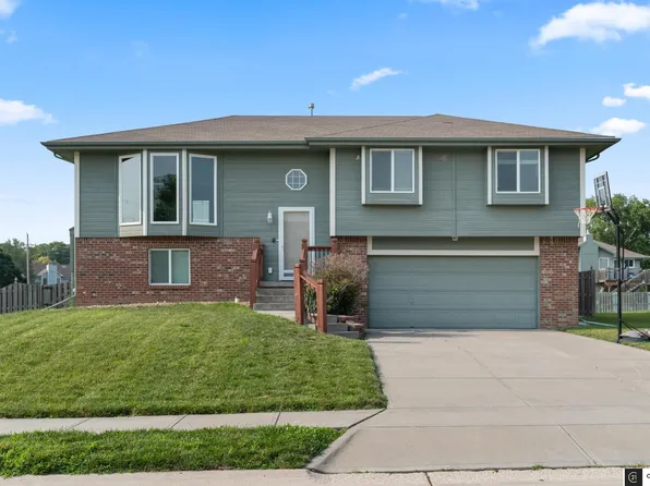 1802 Ashwood Ave, Papillion, NE 68133