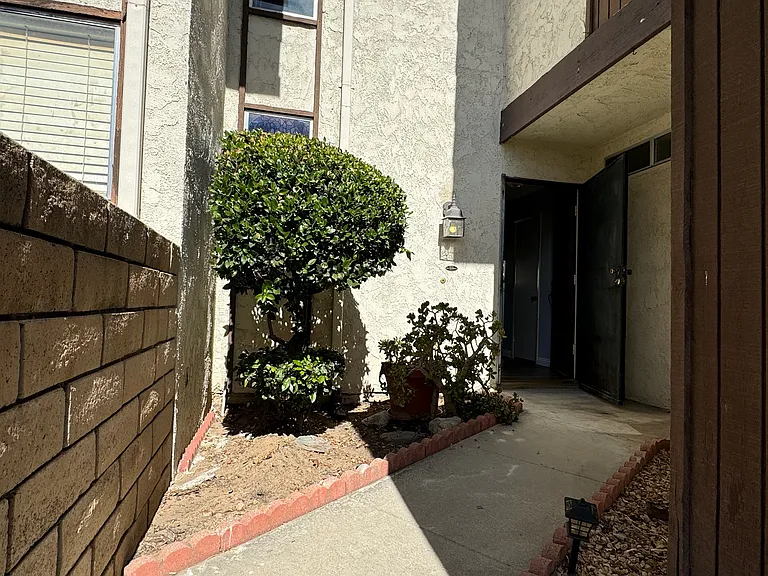 2154 Basswood Ct — Photo 2