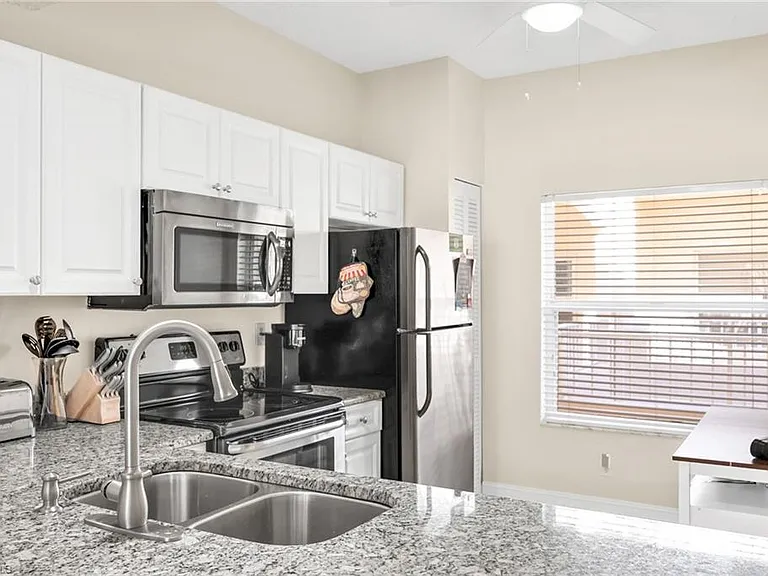 1044 Woodshire Ln #B211 — Photo 13