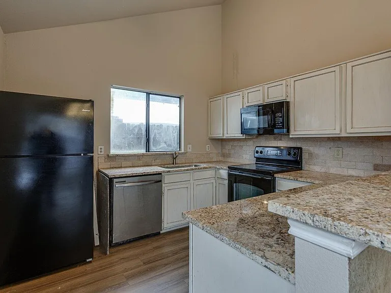 10611 Woodleaf Dr — Photo 7