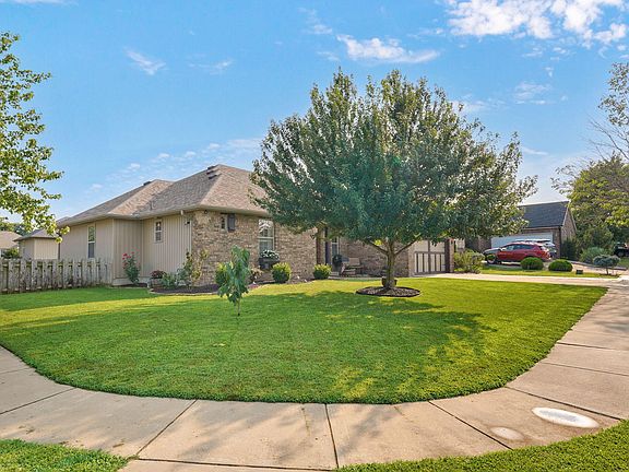 3rd image of 610 E Katella Circle