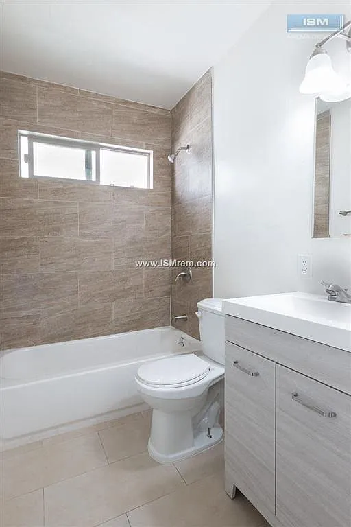 1222 W. 39th — Photo 2