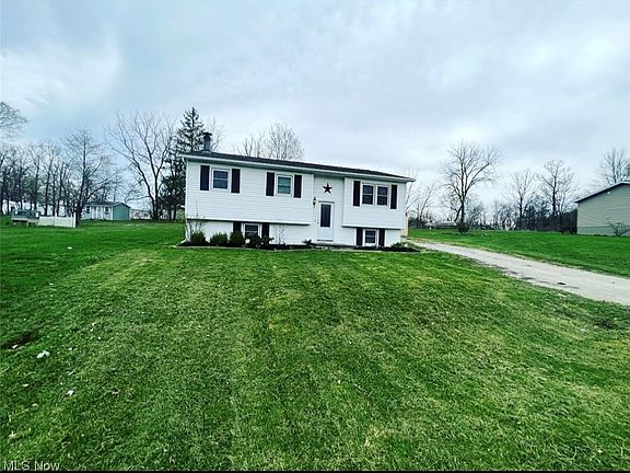 3rd image of 62050 Pikeview Dr