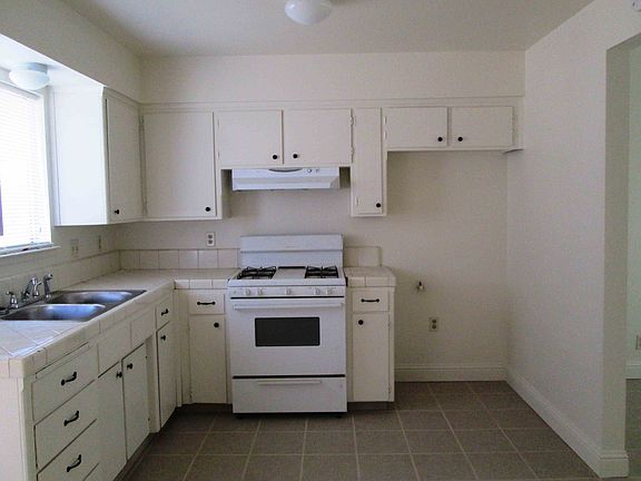 5th image of 915 Conquistador St