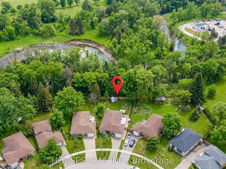 79 Weir Cres #LOWER — Photo 1