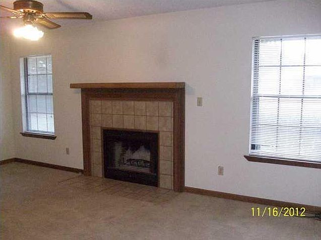 2nd image of 1912 Edgewood Dr