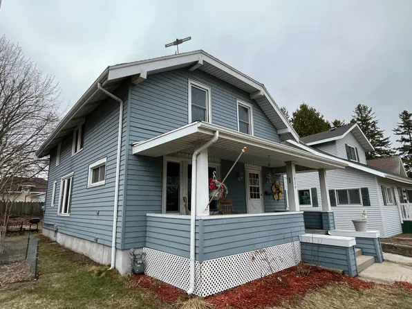 924 N 8th St, Manitowoc, WI 54220