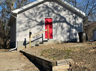 5915 Carpenter Ave, Des Moines, IA 50311