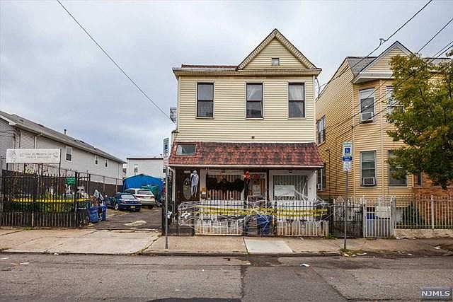1st image of 454 N 5th St #456
