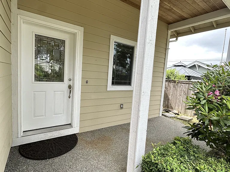 3104 Sunset Dr W — Photo 3
