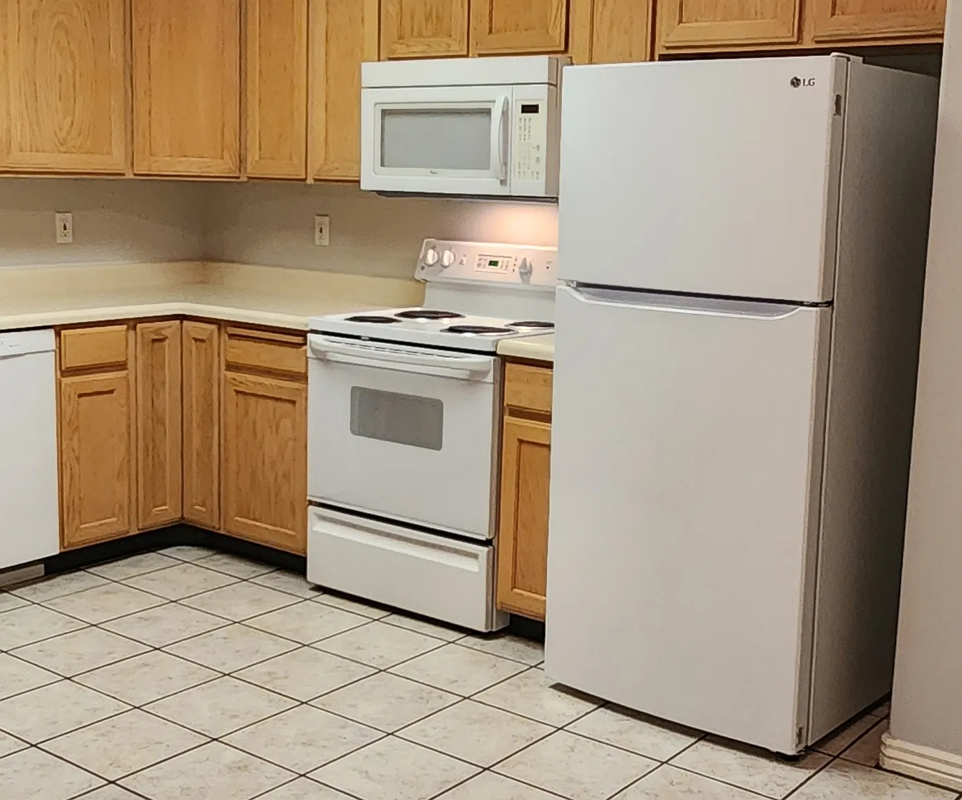 504 N Seven Peaks Blvd — Photo 3