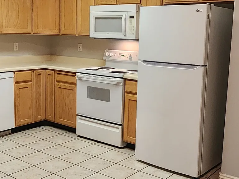 504 N Seven Peaks Blvd #1-207 — Photo 3