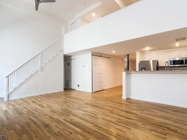 518-536 Gregory Ave #203, Weehawken Twp., NJ 07086