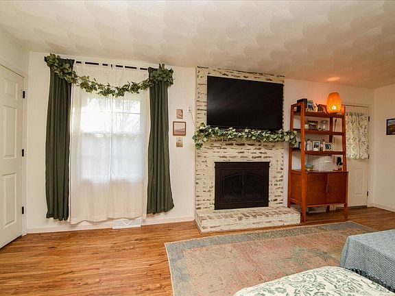 5th image of 7125 Cedar Crest Rd