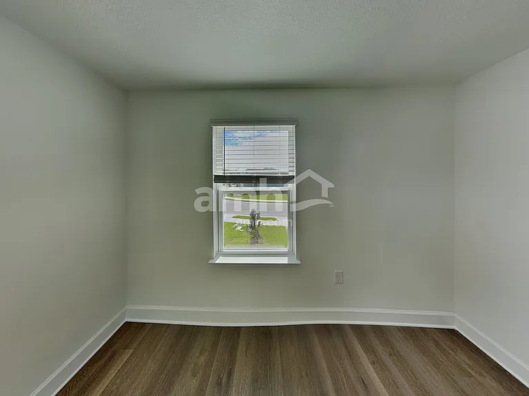 3319 Muscatine Ave — Photo 22