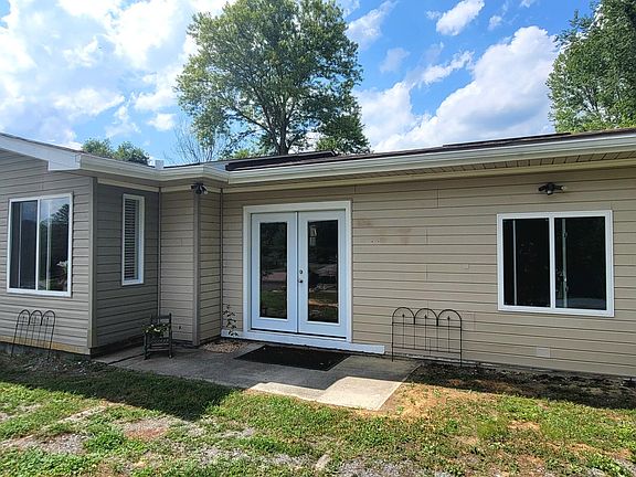 3rd image of 33 Dillon Ln