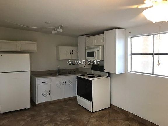 2nd image of 2416 E Oakey Blvd #2