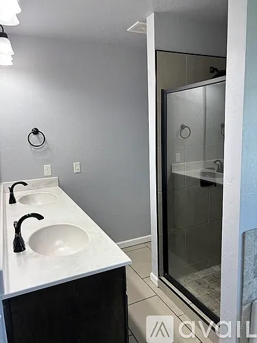 3902 Wiltshire Dr — Photo 2